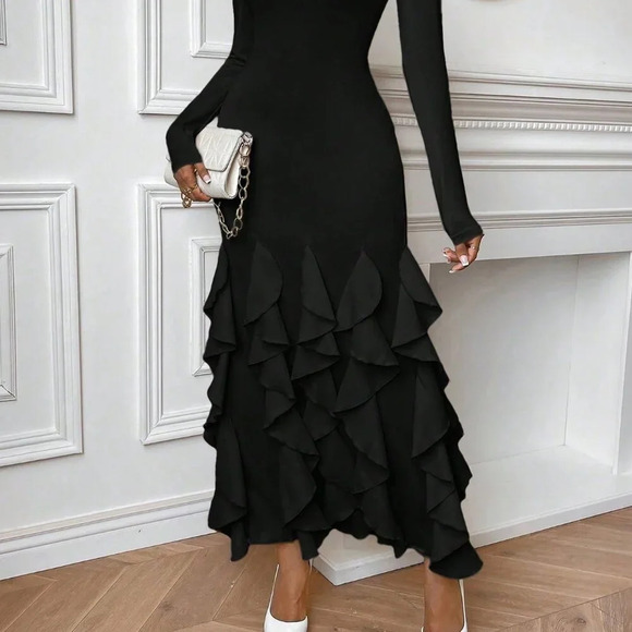 Black Elegant Women's Plus Size Sexy Design Scoop Neck Maxi A-Line Dress - Picture 4 of 8